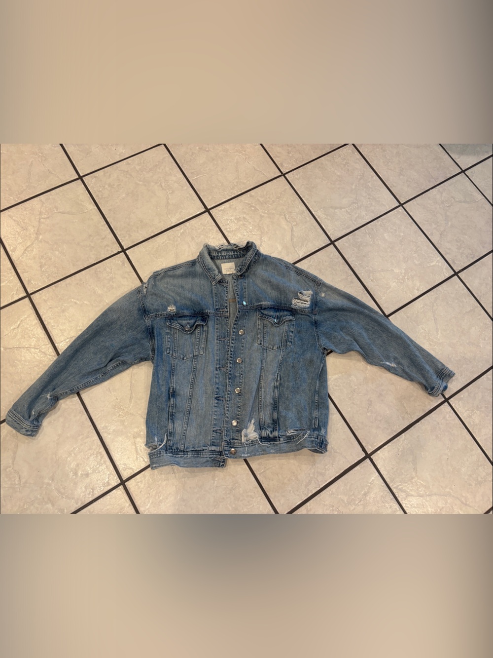 Women’s oversized sz L AE American Eagle embroidered denim jacket 100% cotton